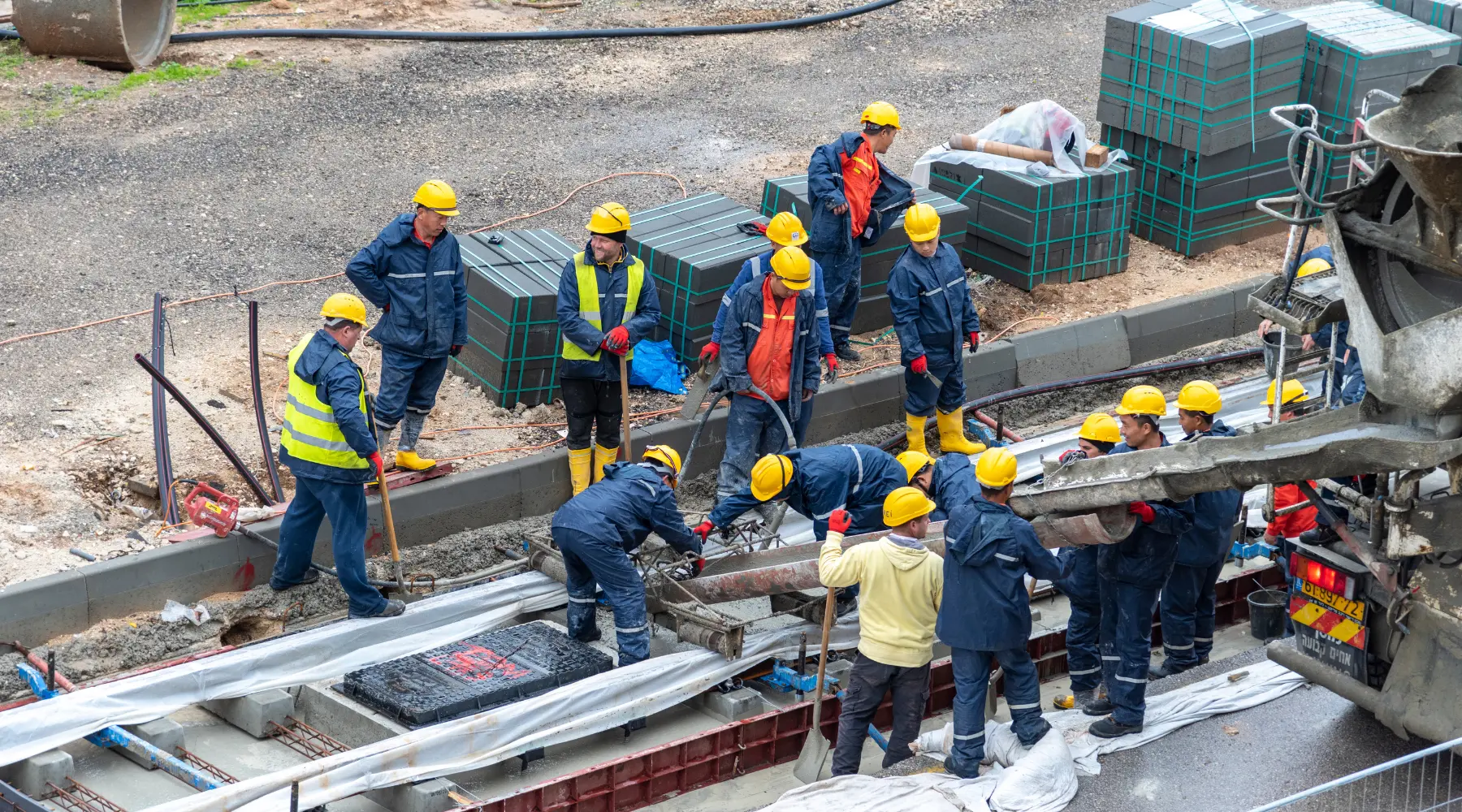 SiteWorx crew placing concrete